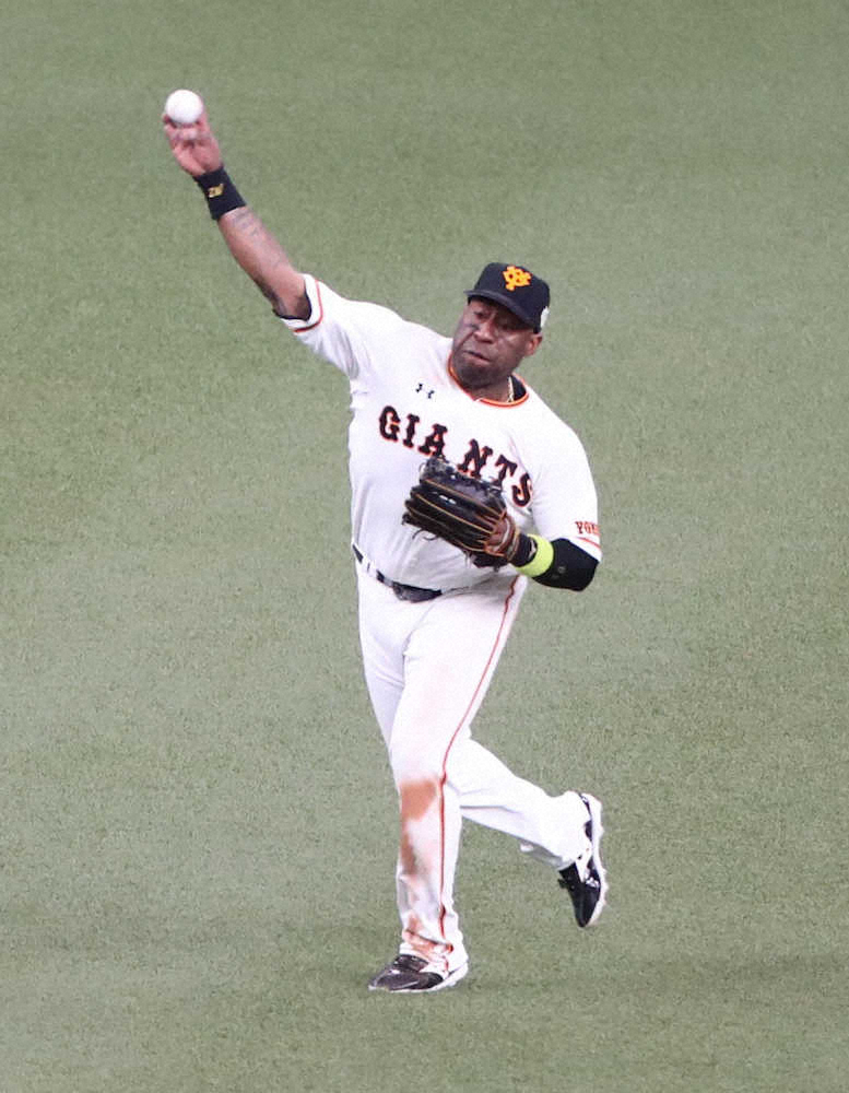 【画像・写真】ウィーラーが好守で菅野救った！デスパイネの左前打をツーバン返球、3点目を阻止