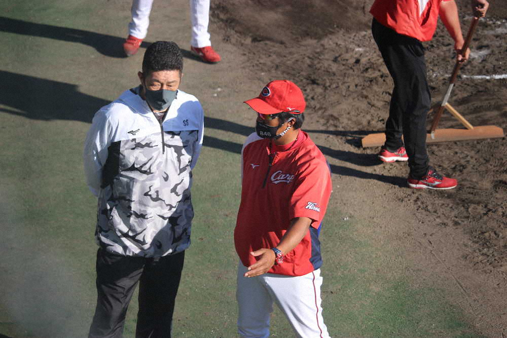 【画像・写真】広島・佐々岡監督　視察初日に早くもカツ　「グラウンドで声が出ていない」