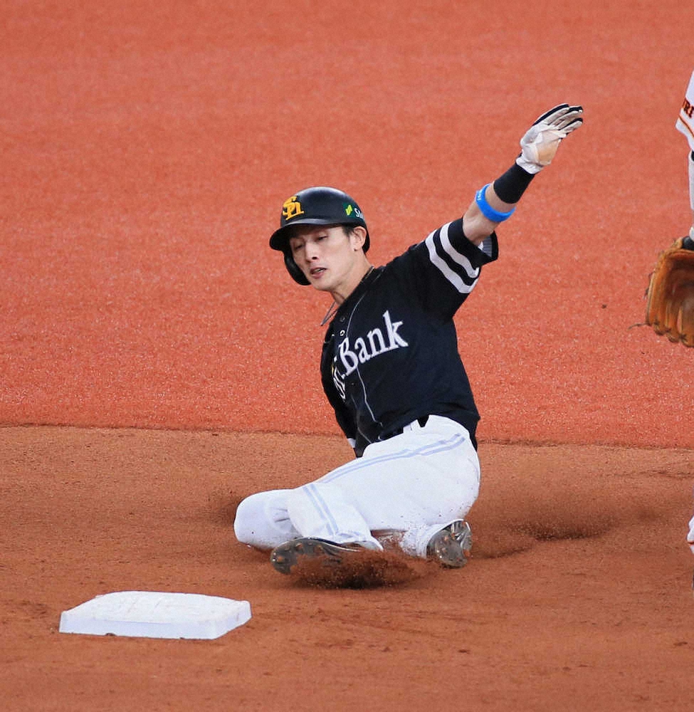 【画像・写真】ソフトバンク・周東　シリーズ初盗塁決め「ホッとしている」