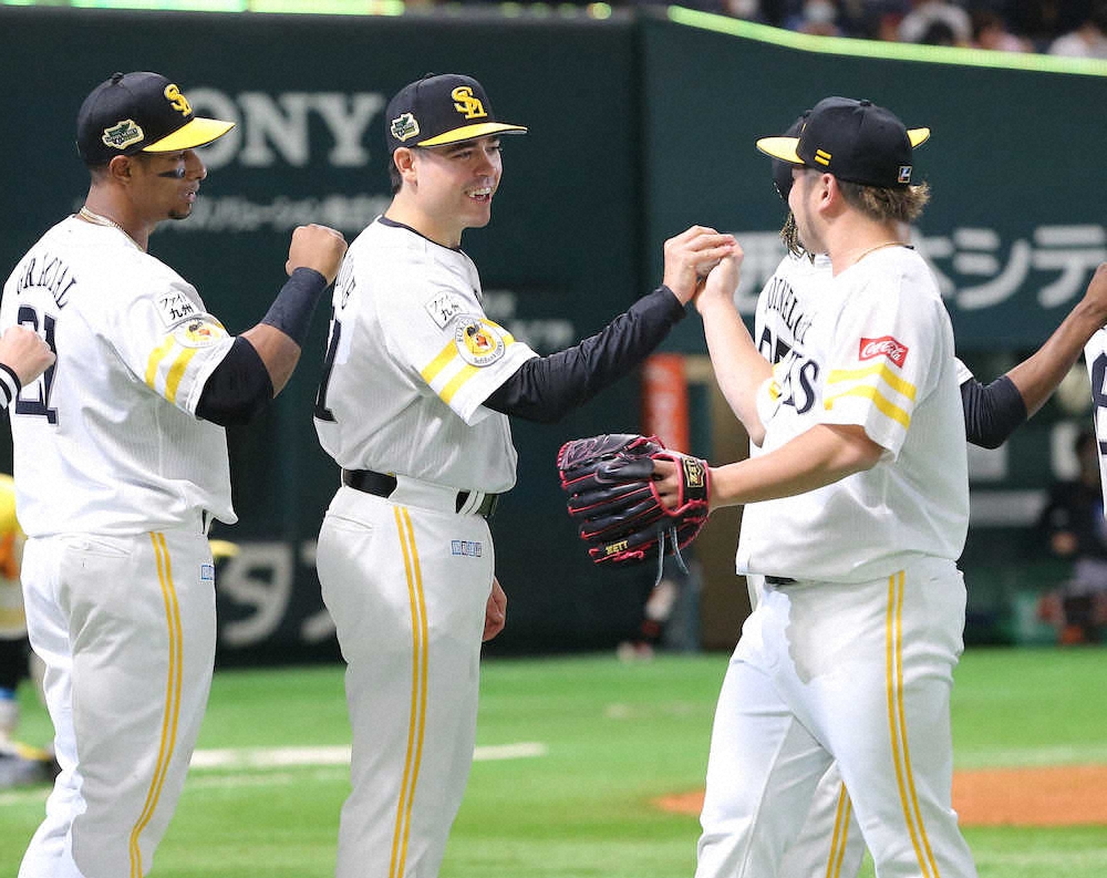 【画像・写真】ソフトバンク　史上2度目の快挙逃すも4連覇へ王手　7回無安打で交代のムーア「勝つことが一番大切」