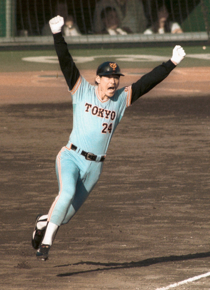 89年の日本シリーズ第7戦、代打で本塁打を放ちガッツポーズの中畑