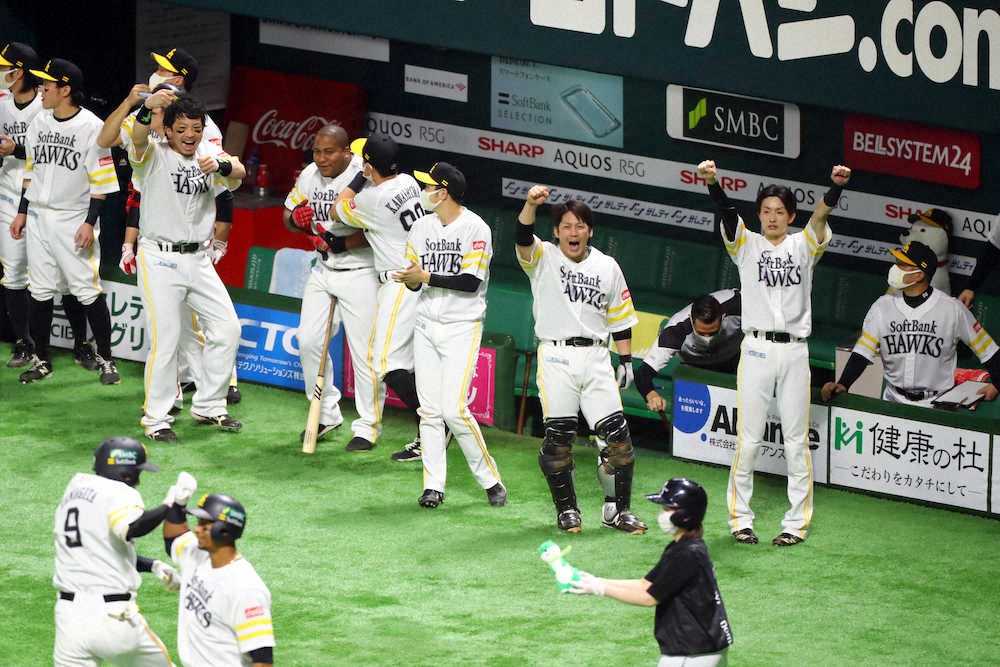 【画像・写真】ソフトB、柳田が初回に逆転2ラン！今シリーズ初めて先制許すもあっさり　「初球から集中」