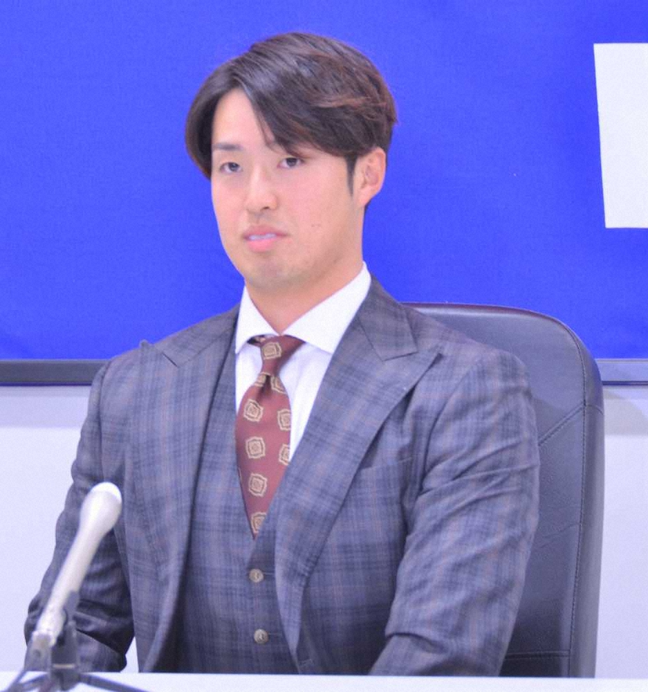 【画像・写真】中日・三ツ間　減額制限いっぱいの25％ダウン　同期の福が刺激に「僕も最優秀救援獲りたい」