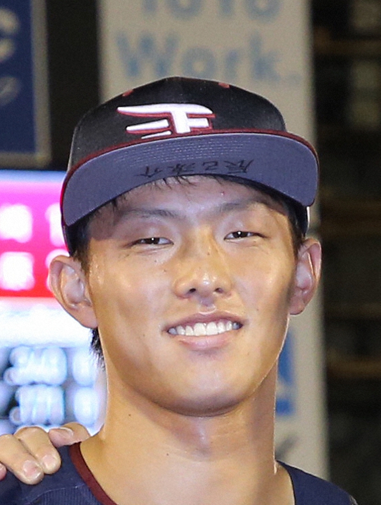 【画像・写真】楽天・辰己は200万円ダウンの2000万円でサイン「妥当かな」