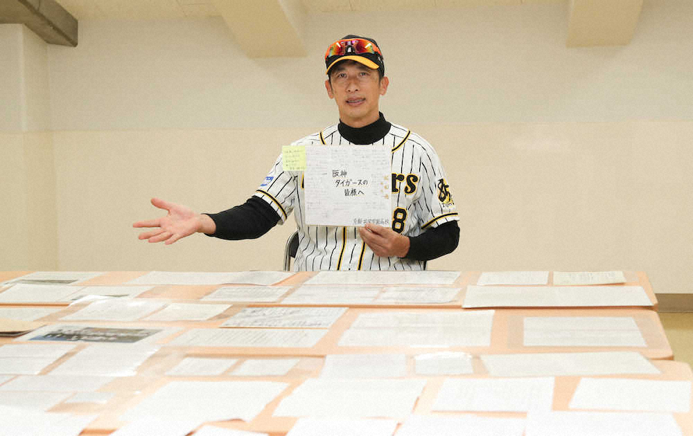 【画像・写真】阪神に高野連から感謝状　矢野監督「光栄に思っています」　全国の高校球児に「甲子園の土」プレゼント