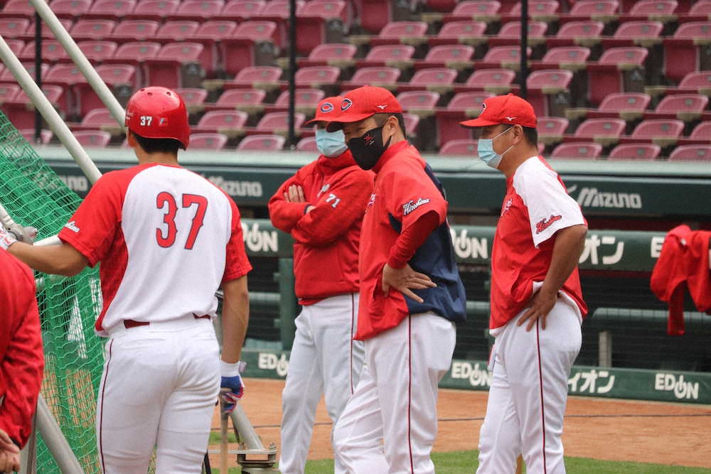【画像・写真】広島、秋季練習打ち上げ　佐々岡監督「今年の反省を踏まえ、充実していた」