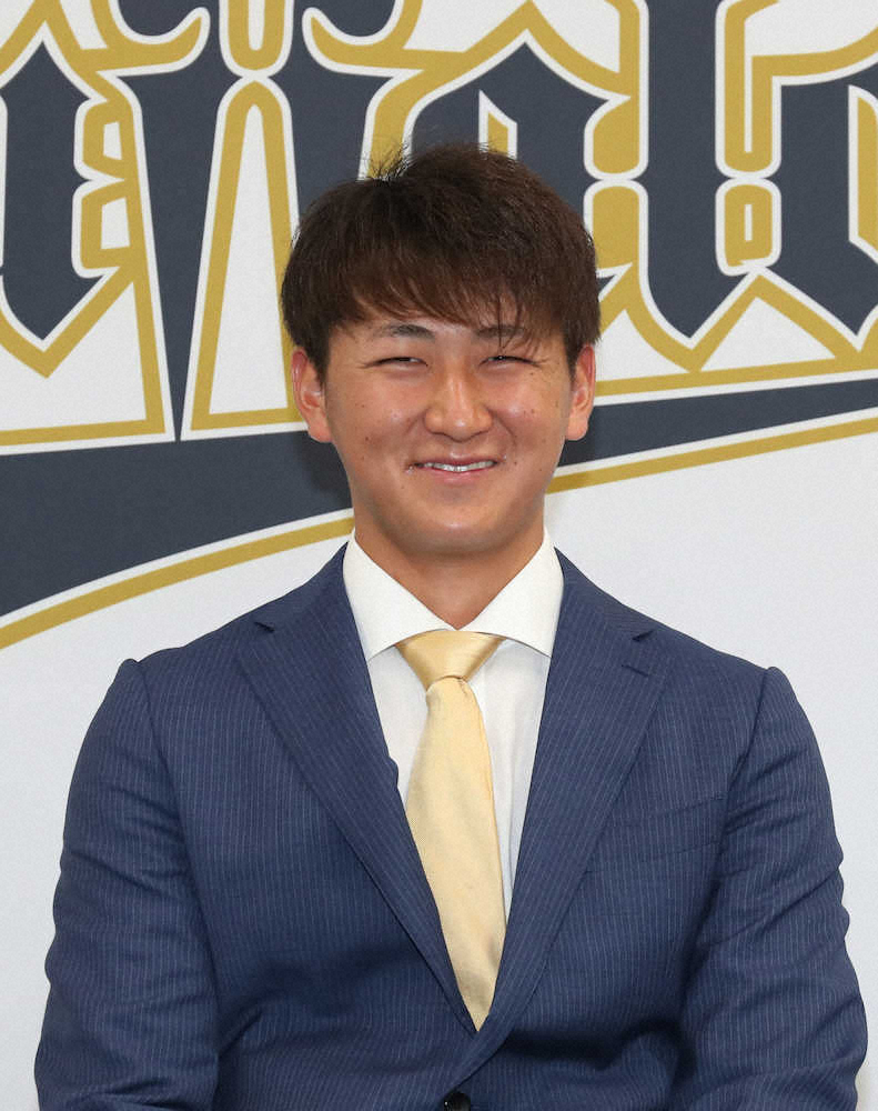 【画像・写真】オリックス・紅林　現状維持の720万円でサイン　「来年は1軍で活躍したい」