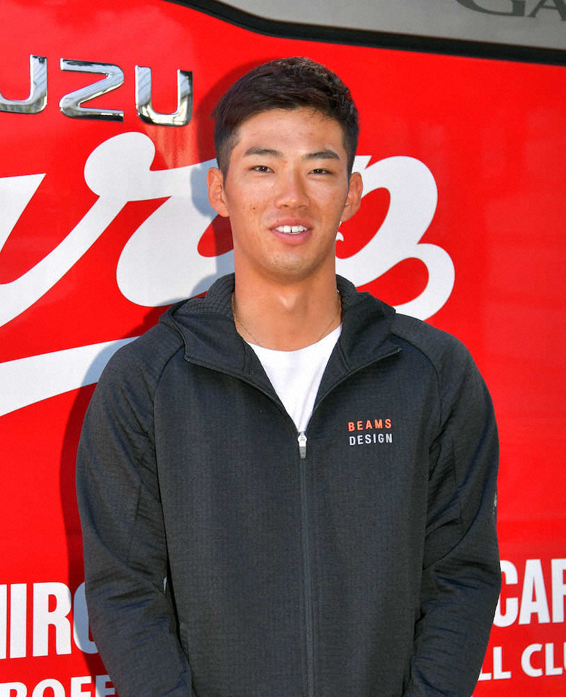 【画像・写真】広島・奨成　現状維持の年俸700万円でサイン　来季は捕手で1軍定着目指す！