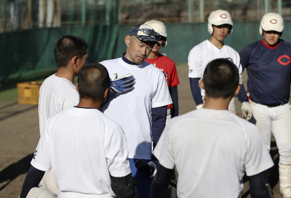 【画像・写真】智弁和歌山で指導者デビューのイチロー氏　フリー打撃実演、場外弾連発で選手から「えぐい」