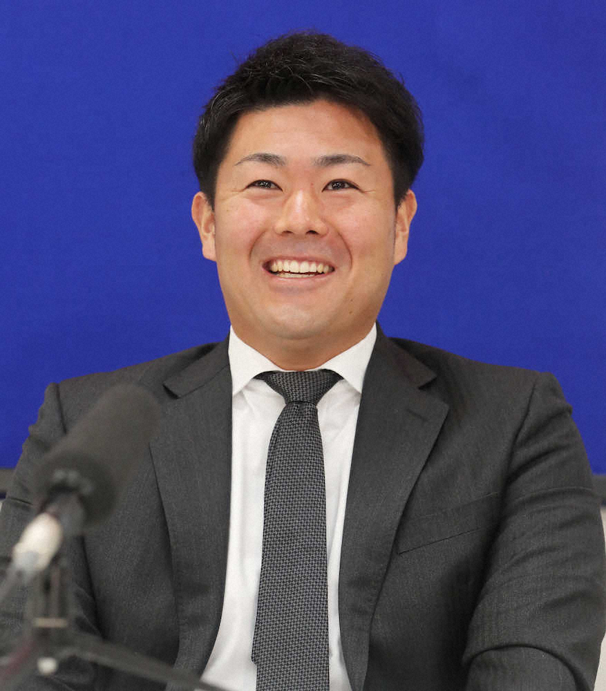 【画像・写真】前回保留の中日・木下拓　倍増2400万円に笑顔「納得のサインです」　加藤代表とはお互いに謝罪