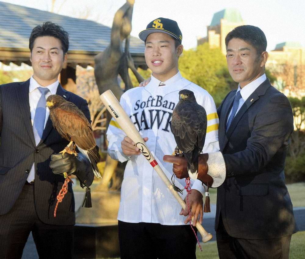 【画像・写真】ソフトバンクのドラ1、花咲徳栄の井上朋也が仮契約　「もつ煮込みや、てっちり鍋とか…」