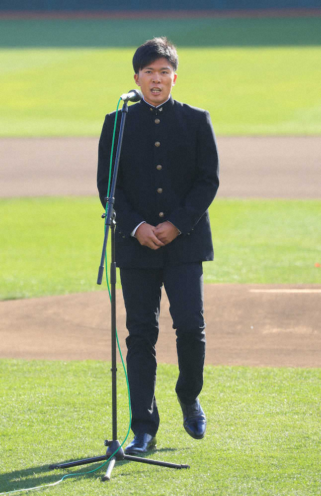 【画像・写真】楽天ドラ1　早大・早川がファン感謝祭で披露目「フォア・ザ・チームの精神で優勝に貢献」