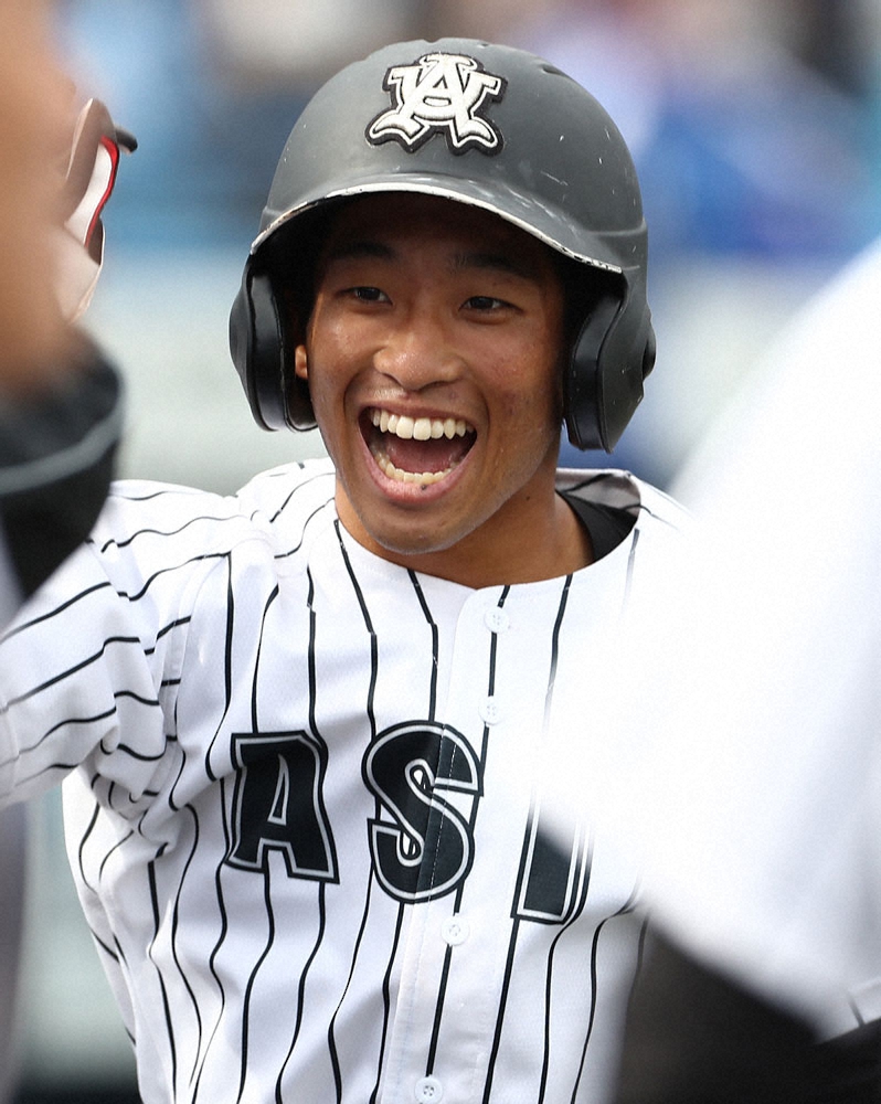 【画像・写真】亜大、今季最終戦白星　名手・田中幹也が二塁から遊撃へ　「矢野さんを越えるショートに」
