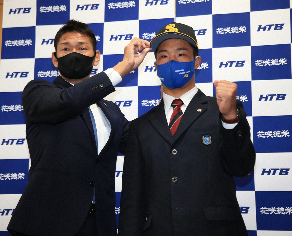 【画像・写真】ソフトバンク入団会見　ドラ1井上「息の長い選手に」　目標は「3割30本」