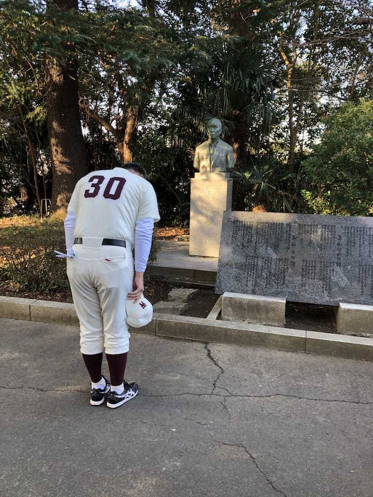 【画像・写真】早大・小宮山監督秋春連覇へ「一球入魂」　飛田初代監督の母校・水戸一で指導　教え再確認