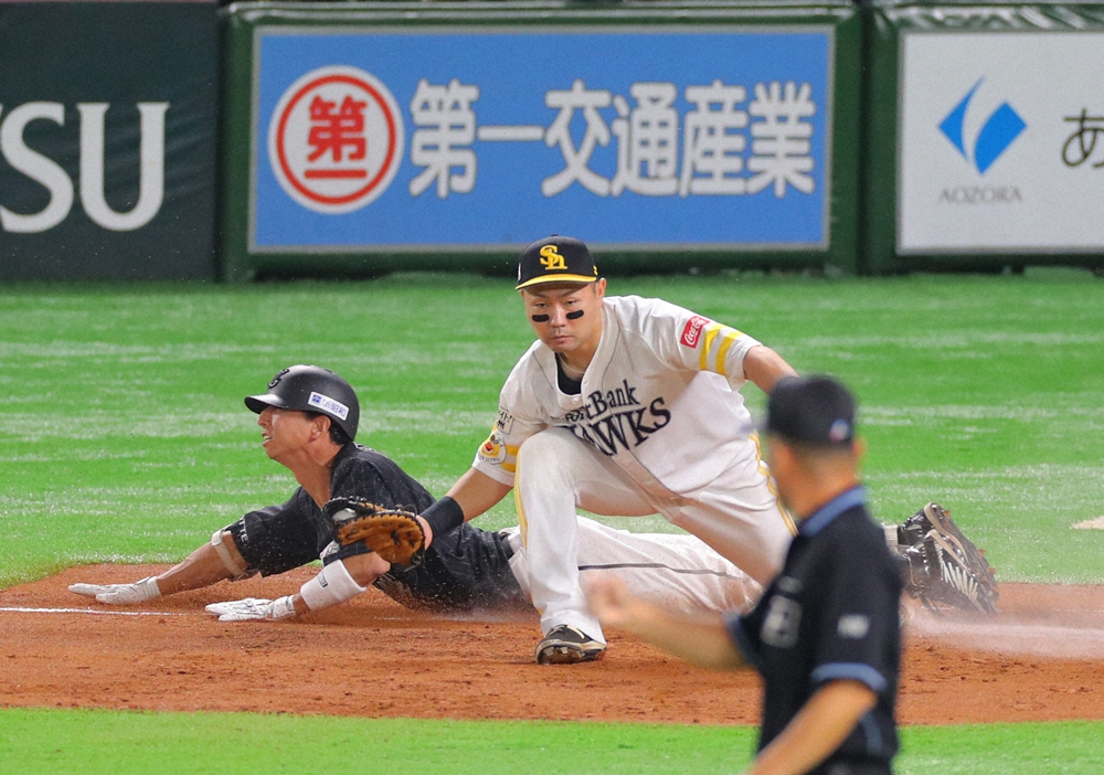 【画像・写真】GG賞表彰式　ソフトバンクの中村晃が初受賞に　「1年間トータルで活躍できた」