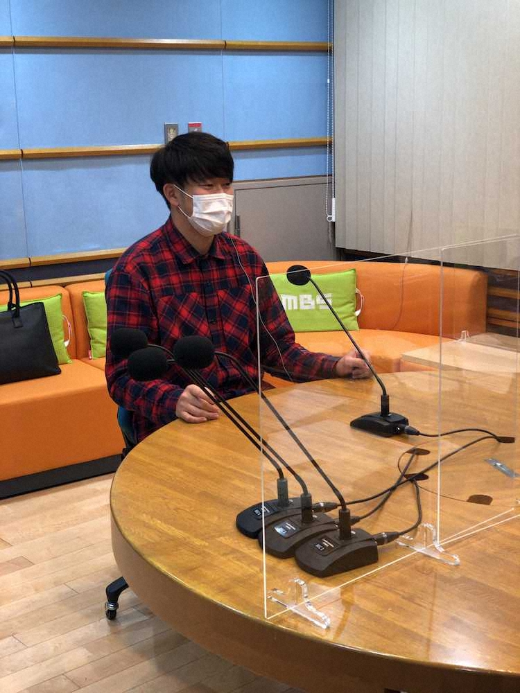 【画像・写真】来季から投手キャプテン務める阪神・岩貞の今年の漢字は「新」