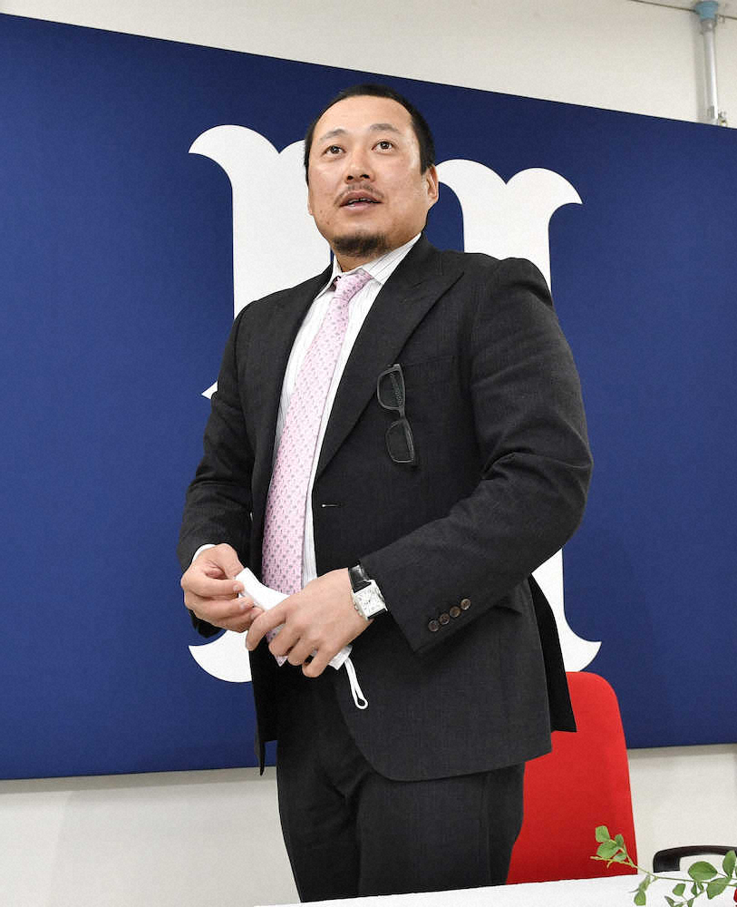 【画像・写真】広島・松山　巨漢助っ人・クロンに負けん!　9000万円で更改　「パワーアップ」で20発&100打点だ