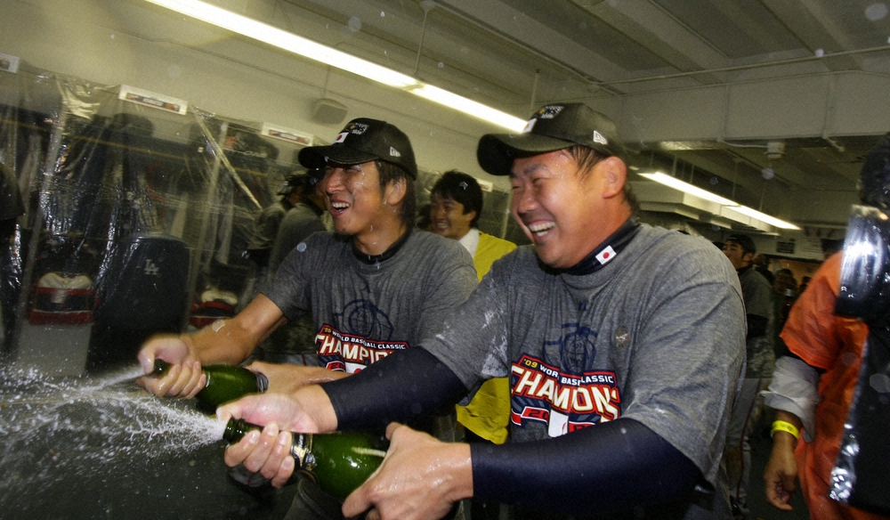 【画像・写真】西武・松坂大輔が人知れず泣いた藤川球児の引退スピーチ　松坂の「恩返し」の言葉の意味