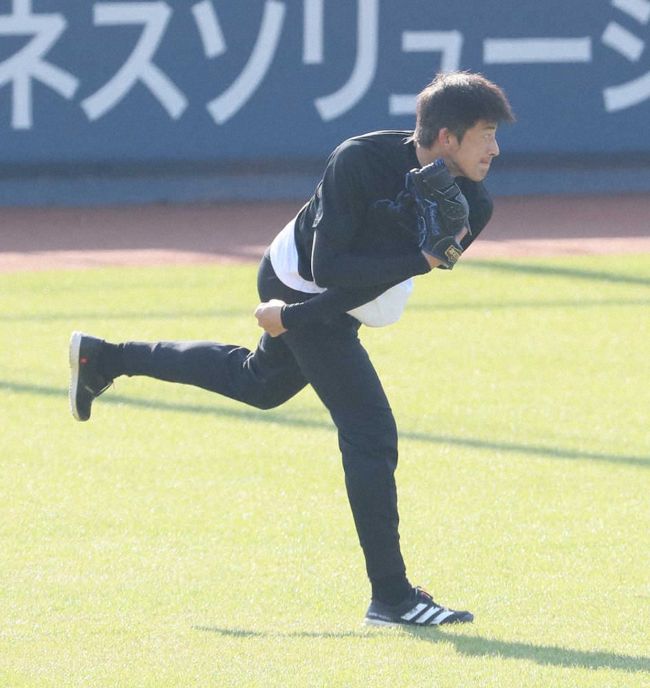 【画像・写真】オリックス・能見が“初指導”、斎藤に動作実演「伸びしろしかない」