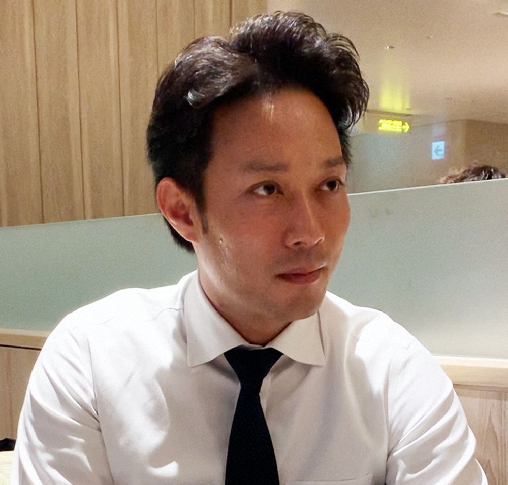 インタビューに答える一般社団法人日本未来スポーツ振興協会の小川代表