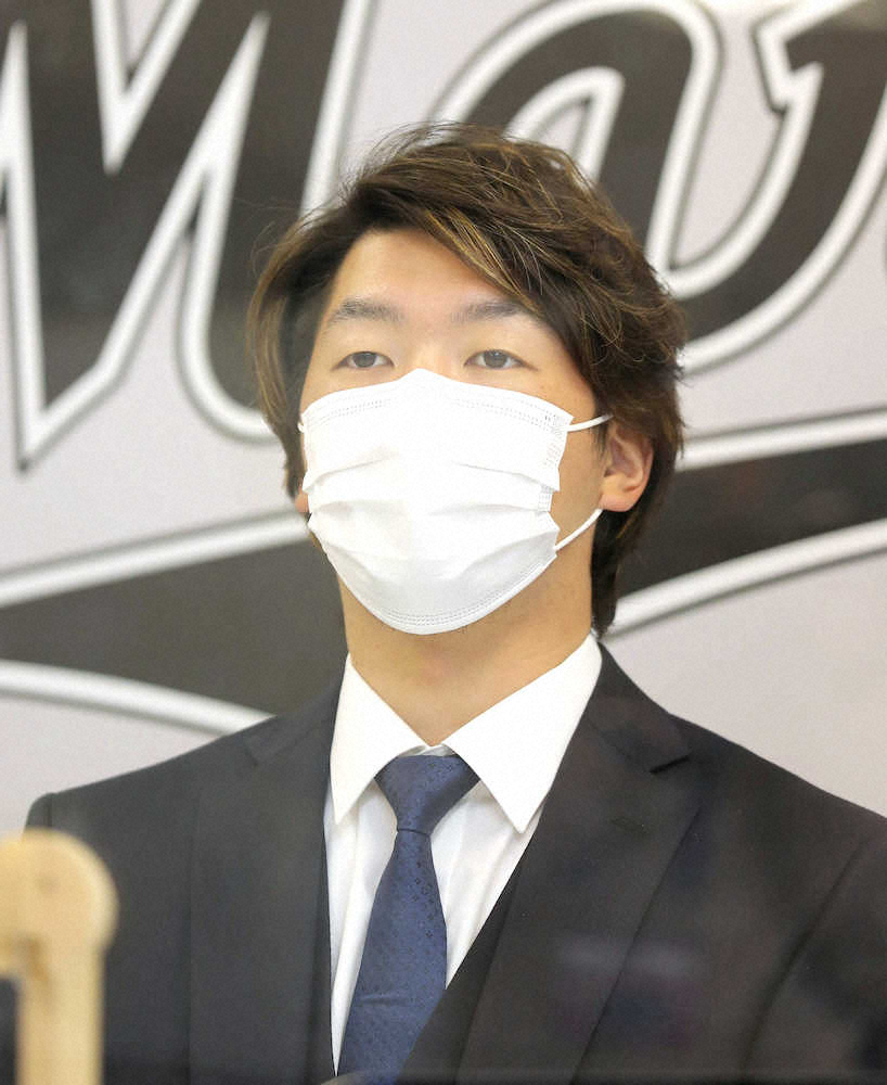 【画像・写真】ロッテ・二木　1400万円増でサイン　来季は2桁勝利＆初の開幕投手へ意欲