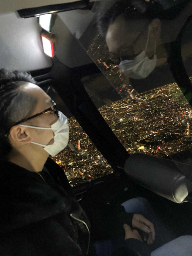 プロポーズ当日はヘリコプターで東京の夜景を堪能した西武・伊藤（本人提供）