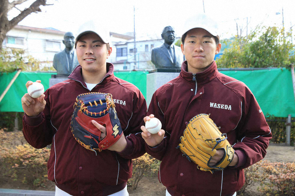 【画像・写真】笑顔でポーズする岩本（左）と徳山（撮影・白鳥　佳樹）