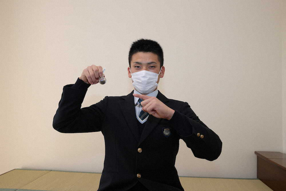 【画像・写真】阪神ドラ7・高寺　“甲子園の土”持参で入寮「夢の舞台。入団で縁を感じた」