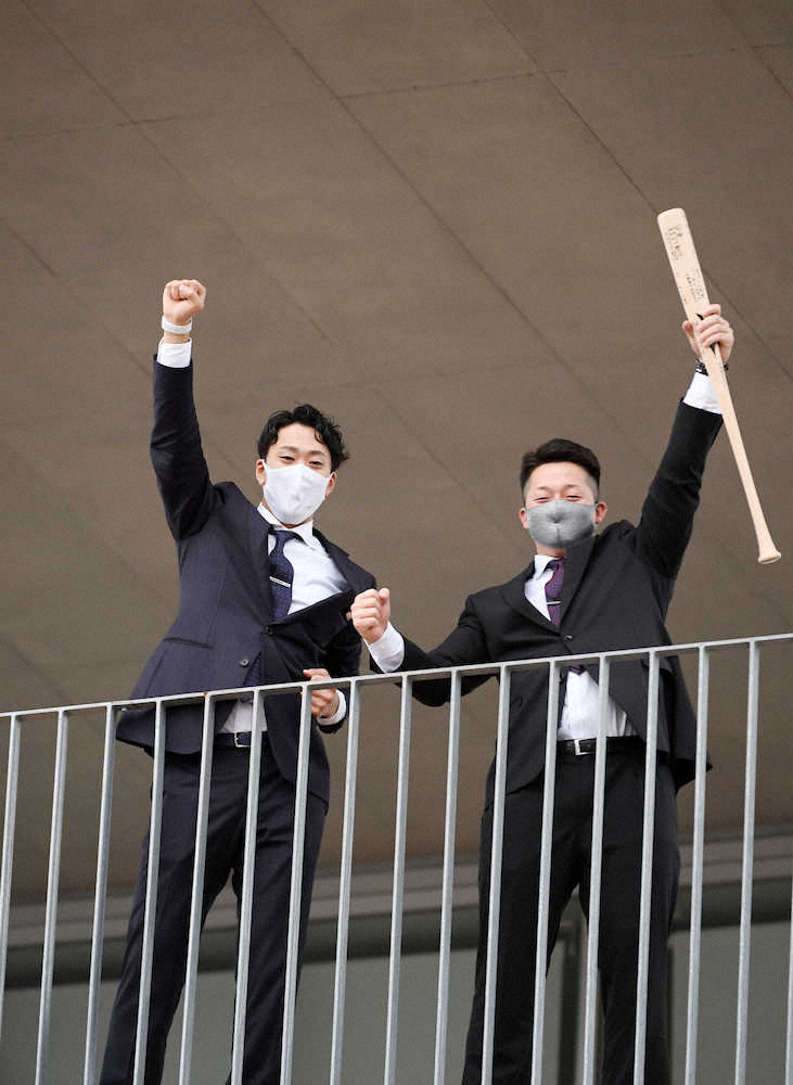 【画像・写真】DeNAドラ1入江「皆さんに披露しました」、あいさつ代わりの一発ギャグ