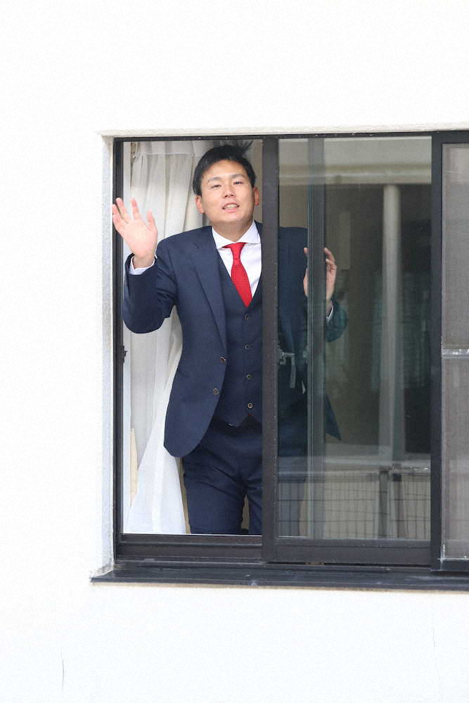 【画像・写真】男は黙って身一つで勝負！　広島ドラ１位栗林は超身軽入寮