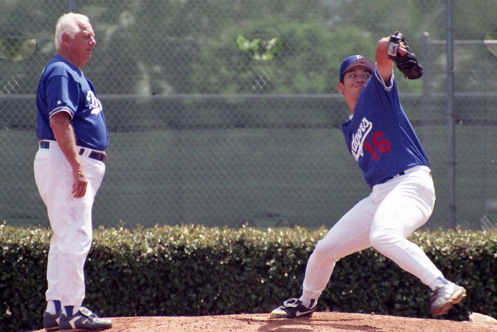 【画像・写真】ドジャース時代、野茂の投球を見守るラソーダ監督