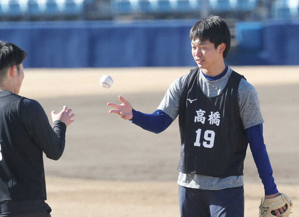 【画像・写真】「菅野グラブ」で歩むエースの道　中日・高橋宏は大先輩の道具も、勝つ投球も真似る