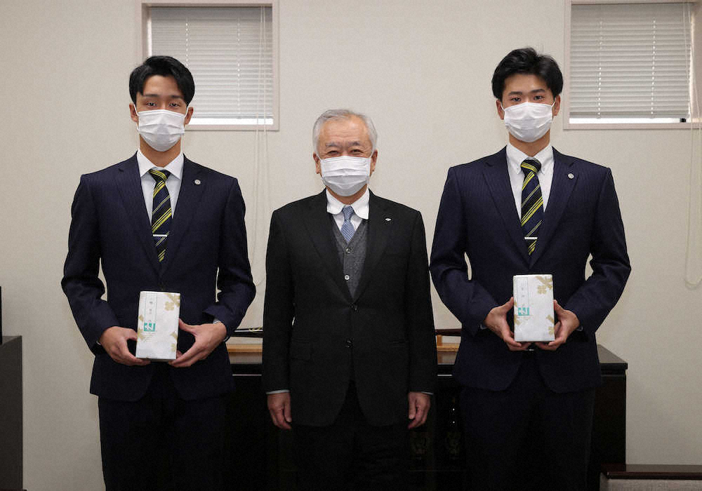 【画像・写真】阪神の「新成人コンビ」が決意表明　小幡「争いに食い込みたい」川原「1軍に呼ばれるシーズンに」