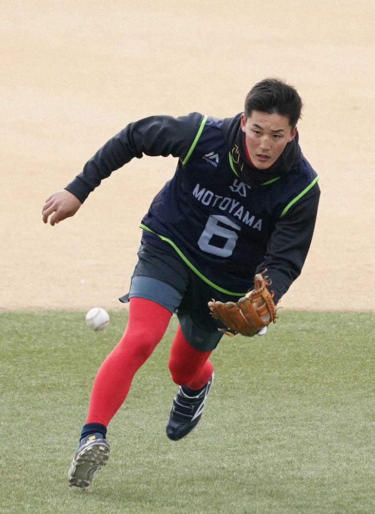 【画像・写真】ヤクルト・ドラ5元山　「煉獄さん意識」の赤色で遊撃の定位置目指す