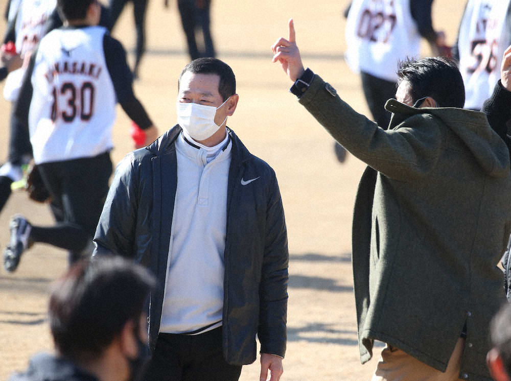 【画像・写真】巨人・桑田コーチ“初仕事”　伝えていくスポーツ科学「フル活用」する最先端の“頭球術”