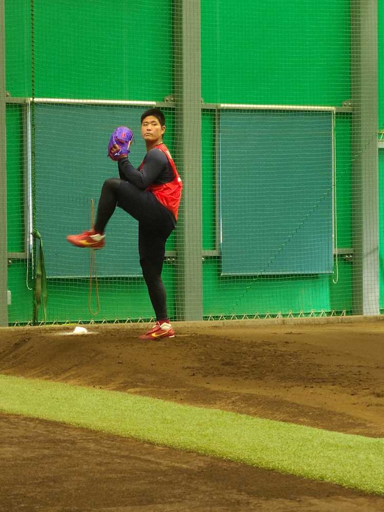 【画像・写真】楽天ドラフト4位の内間がブルペンでカーブ交え35球　「強度は6～7割」