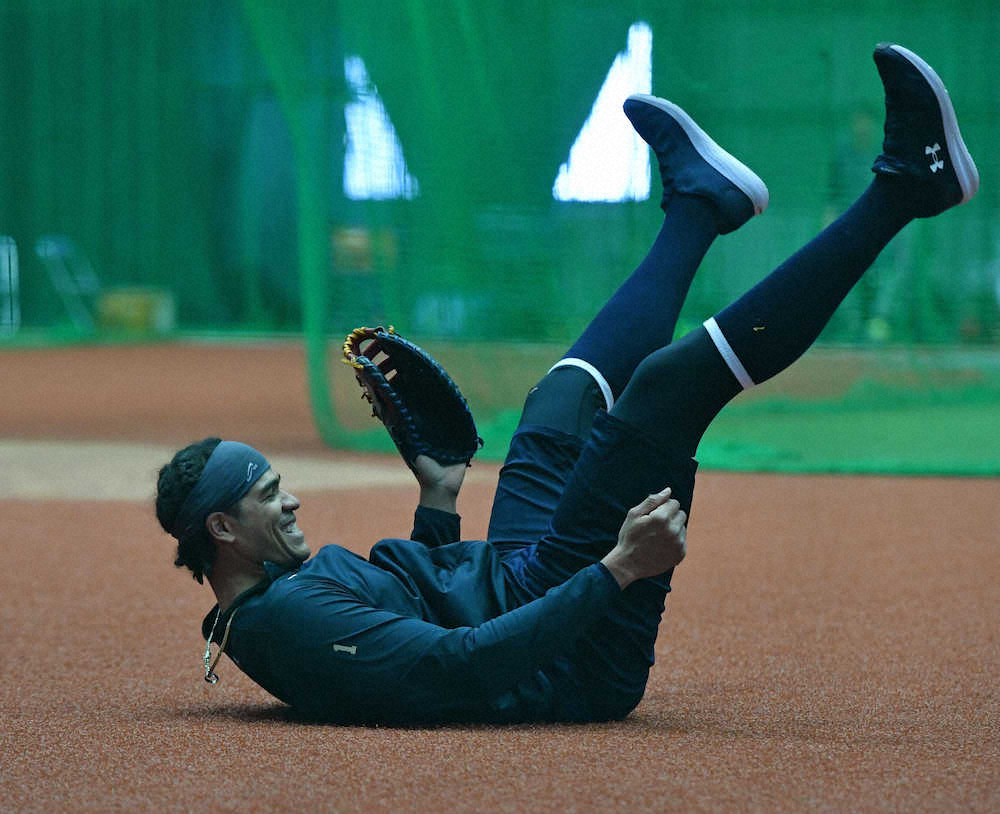 【画像・写真】モ～ヤっと!　2週間の自宅待機終え、オリックス・モヤが屋外練習開始　「太陽の光浴びて楽しかった」