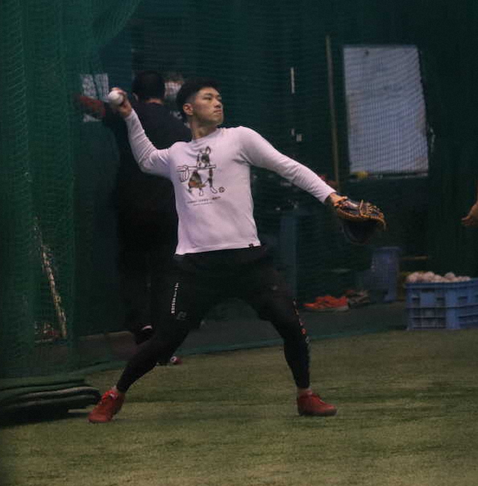 【画像・写真】広島・奨成　巨人・小林の「金言」で開眼の予感　「新たな発見。全部うまくいきそうなイメージ」