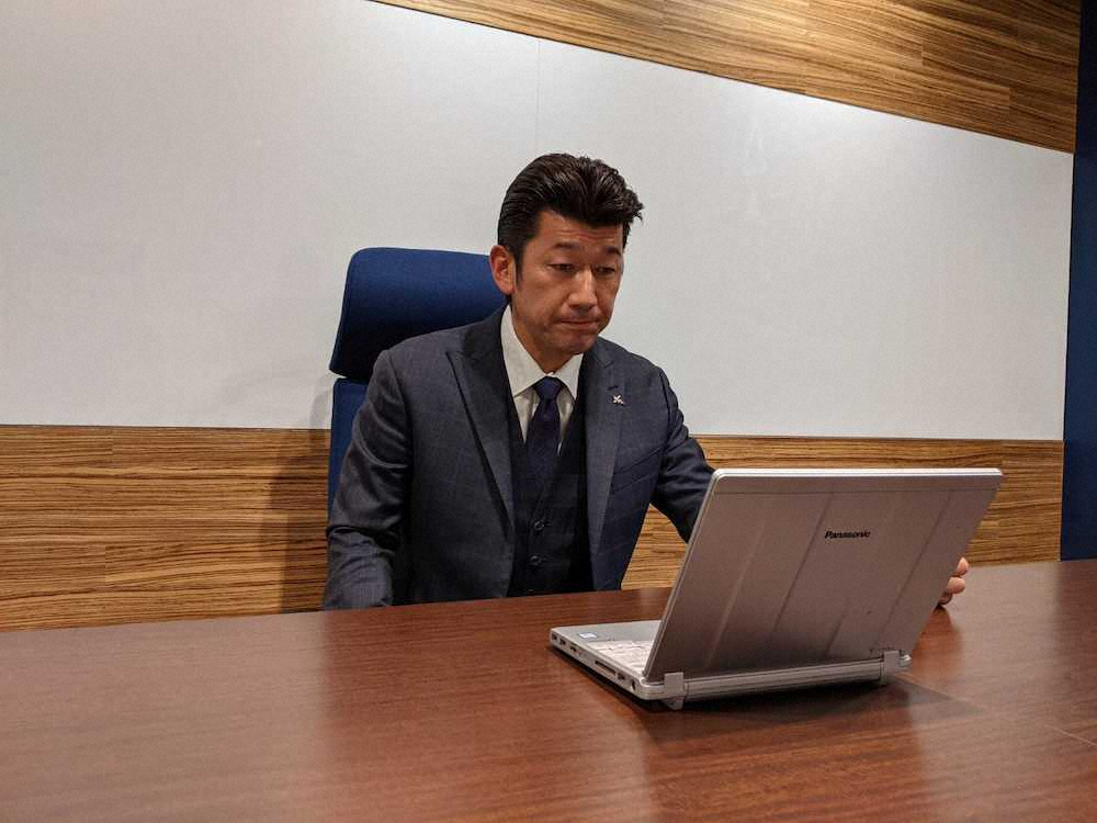 【画像・写真】DeNA・三浦監督　春季キャンプ“激”競争ヨロシク！1、2軍入れ替え激化期待