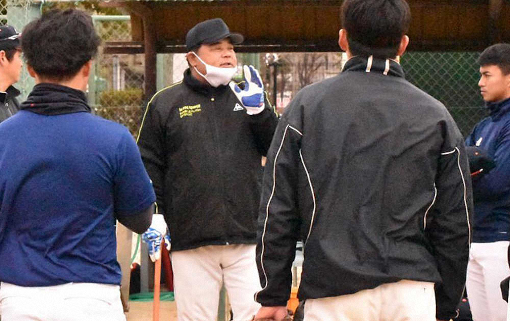 社会人野球のクラブチーム・八尾ベースボールクラブで1月からコーチを務める江上光治氏　