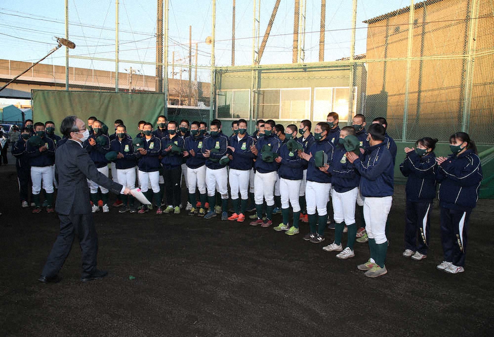 【画像・写真】専大松戸、練習中にセンバツ吉報！　エース深沢「ベスト8が目標」