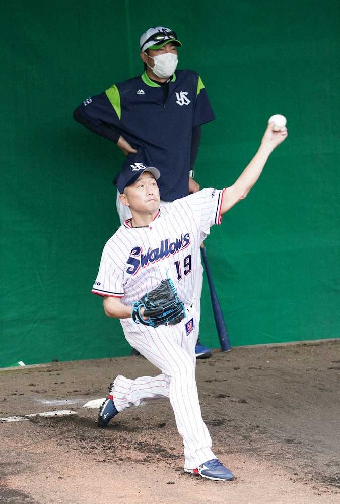 【画像・写真】ヤクルト・石川　山本昌氏のアドバイス携え初日からブルペン
