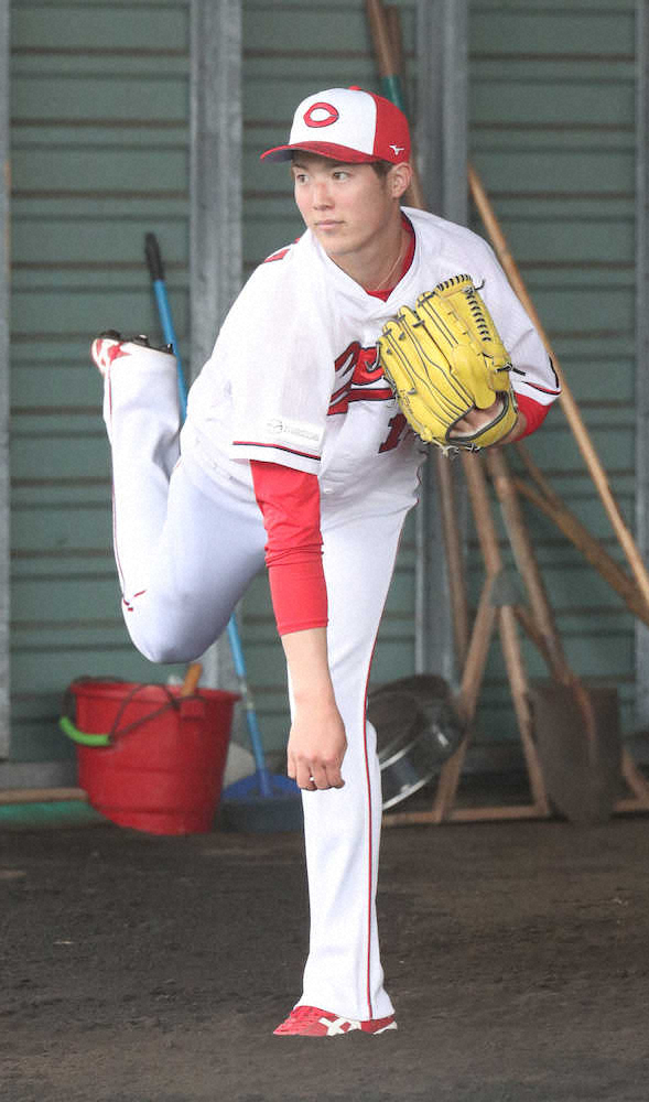 【画像・写真】広島・森下　2度目ブルペンで変化球解禁　「おかわり3球」で笑顔締め