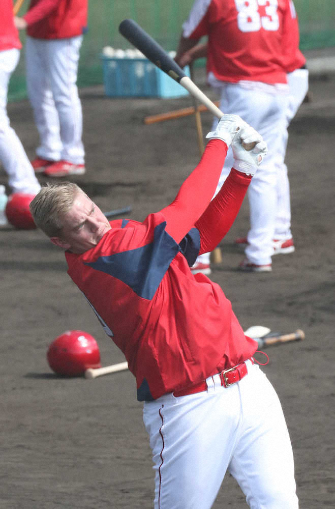 【画像・写真】広島・新外国人のクロン　特守志願の三塁もいける！　起用法も拡大、佐々岡監督「実戦でどんどん」