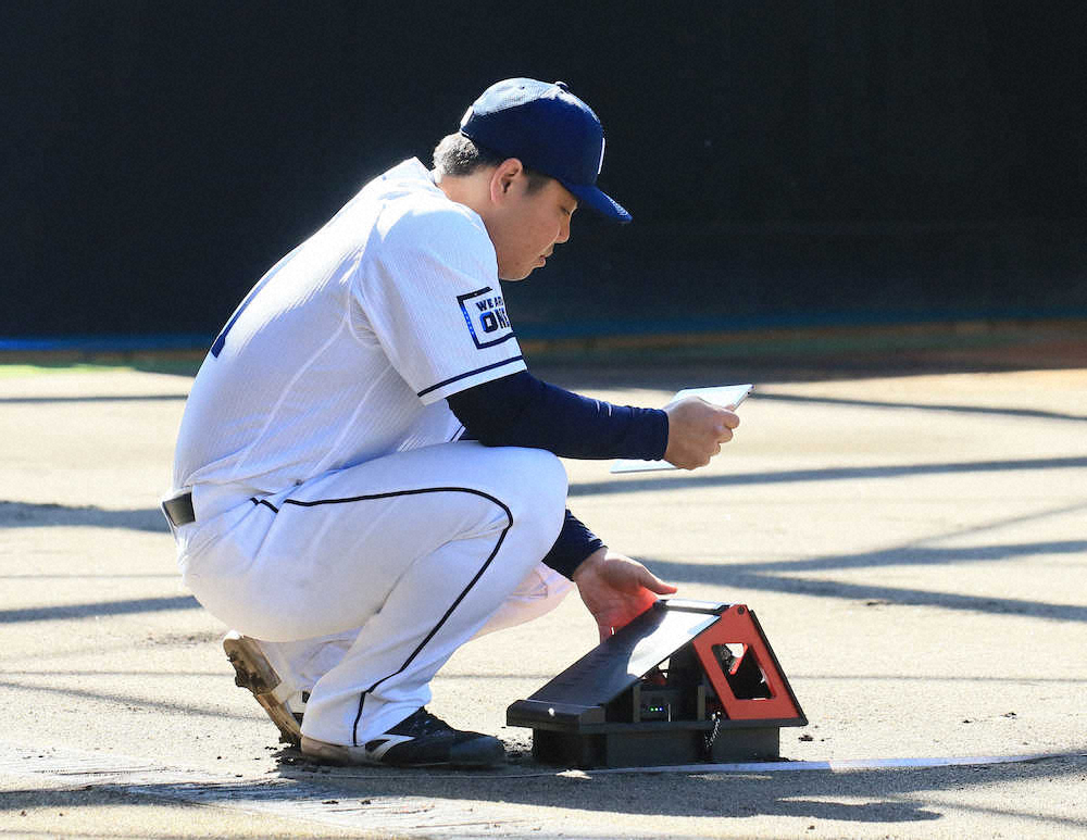 【画像・写真】西武・平良　“自前”測定器で計り知れない探究心！「オープン戦前には150後半出したい」