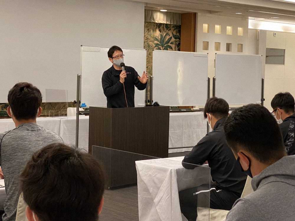 【画像・写真】ヤクルト臨時コーチ・古田氏　合流即70分ミーティングで“古田イズム”注入