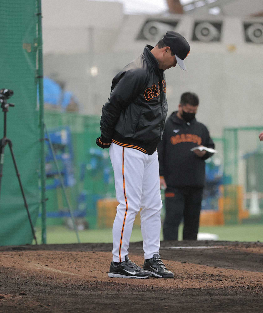 【画像・写真】巨人・桑田コーチ　恩師背番73披露　改革は足元から…マウンドの足跡に注目「答えが載っていると思う」