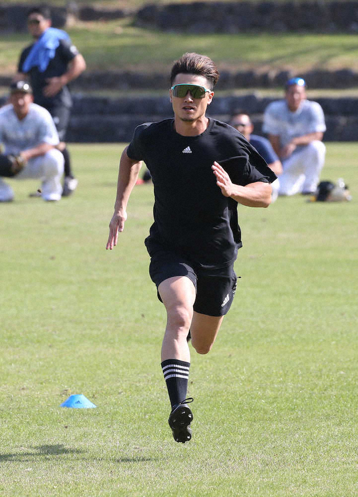 【画像・写真】日本ハム・西川がスロー調整宣言「今はゆっくりやらせてもらってるけど、体力面は大丈夫」