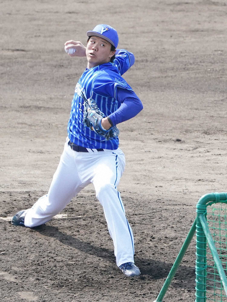 【画像・写真】DeNA・上茶谷、フリー打撃初登板で新球ツーシーム披露！伊藤光のバット2度折った